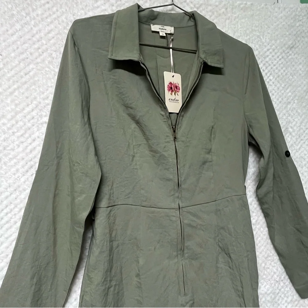 Entro Sage Green Romper with Long Sleeves and Collar Zip Up Size Small NWT - Picture 3 of 7